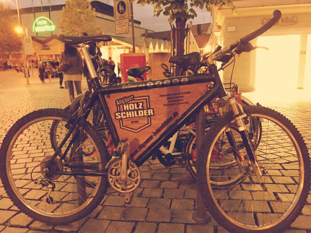 Unser Firmen Fahrrad mit Holzwerbeschild Allgaeuer