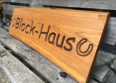 Blockhaus, Block-Haus, Holzschild