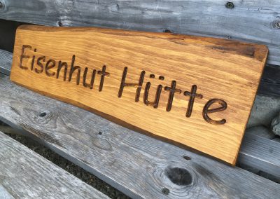 Eisenhut Hütte, Hüttenschild, Ferienwohnung