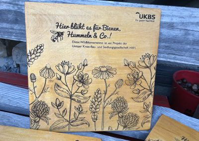 UKBS Bumenwiese für Hummeln & Bienen, Holzschild