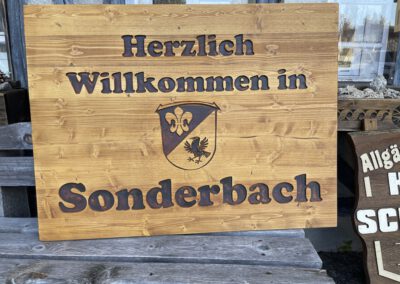 Ortsschild Willkommmen Sonderbach vertieft dunkel Wappen
